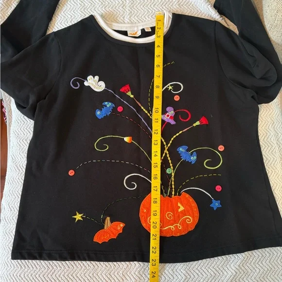 Embroidered Halloween Black Women's Vintage Sweater - Picture 4 of 7